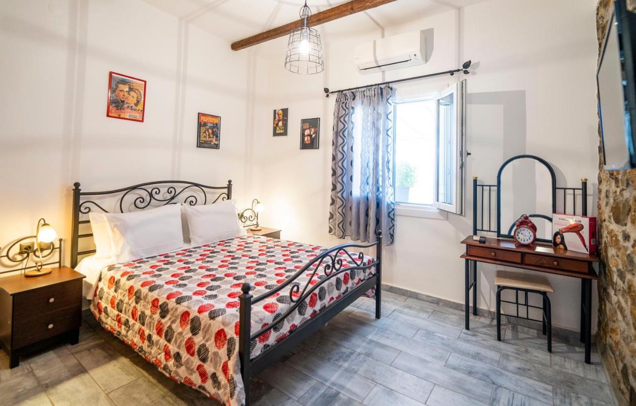 Flora'S Beach And Pool Villa In Syros Liaropá 외부 사진