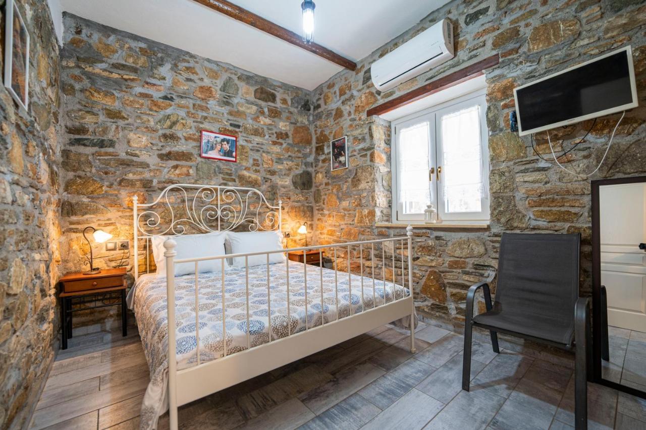 Flora'S Beach And Pool Villa In Syros Liaropá 외부 사진