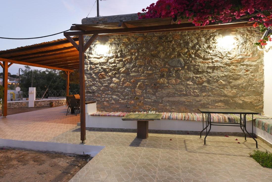 Flora'S Beach And Pool Villa In Syros Liaropá 외부 사진
