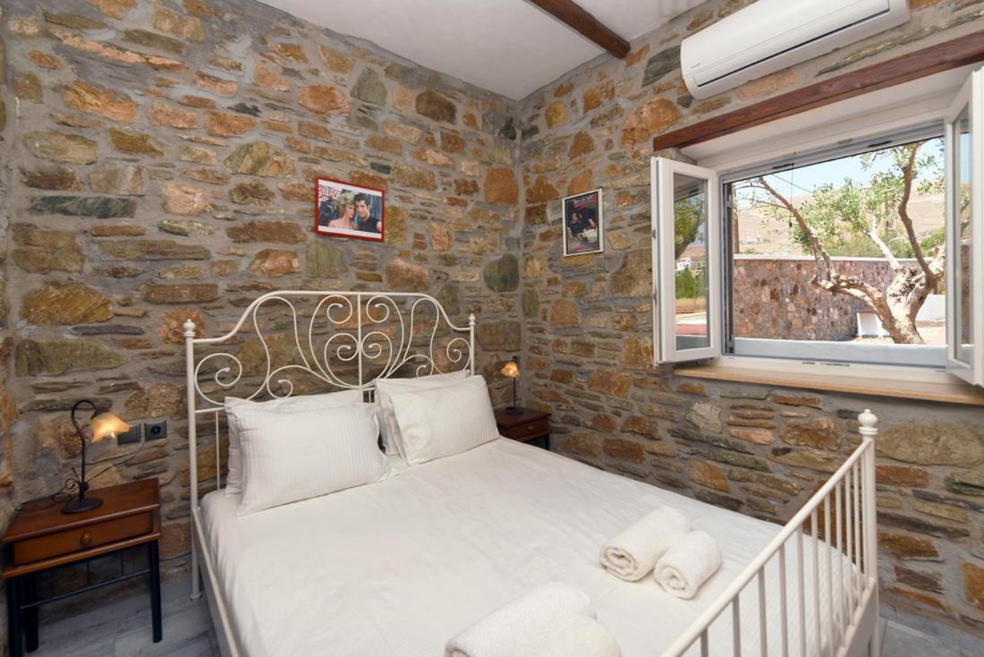 Flora'S Beach And Pool Villa In Syros Liaropá 외부 사진