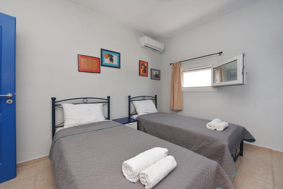 Flora'S Beach And Pool Villa In Syros Liaropá 외부 사진