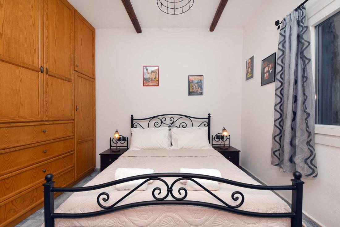 Flora'S Beach And Pool Villa In Syros Liaropá 외부 사진
