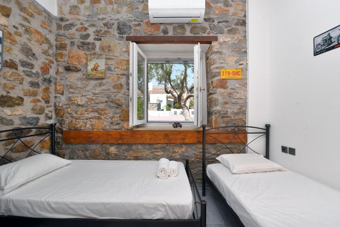 Flora'S Beach And Pool Villa In Syros Liaropá 외부 사진