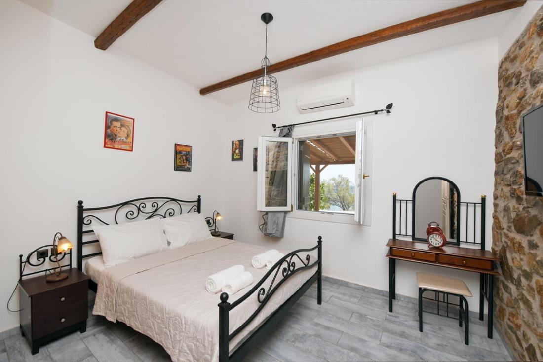 Flora'S Beach And Pool Villa In Syros Liaropá 외부 사진